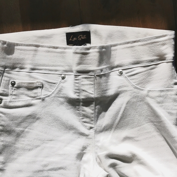 White Skinny Jeans - size Medium - Picture 3 of 5